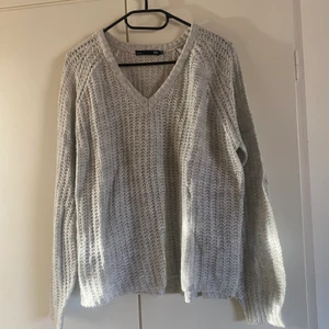 Stickad tröja - Säljer denna stickade tröja då den inte kommer till användning. Storlek S. 50kr + frakt 66kr