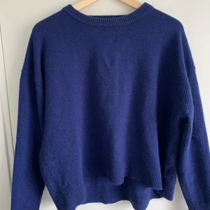 Dagmar tröja - Säljer denna fina mörkblåa tröjan från Dagmar som ej kommer till använding!💙Skriv vid intresse, köpare betalar frakt!✨💙