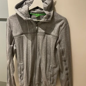 Hugo BOSS hoodie - Gott men använt skick, saknar snören!