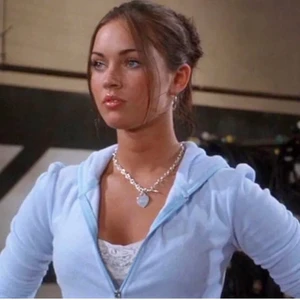 Juicy Couture  - ‼️lägger upp på nytt pågrund av oseriös köpare‼️Juicy couture tröja som liknar den megan fox hade på sig! i en ljus blå färg, nypris ligger runt 700kr men eftersom den är använd så säljer jag för 400kr. Skriv för fler bilder💙