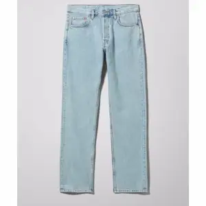 Jeans från weekday i modellen wire storlek W 24 L 30. Något år gamla men nästan helt oanvända och i fint skick. (Köparen står för frakten)