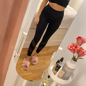 Träningstights  - Träningstights från hm med mesh-detalj längst ner! 