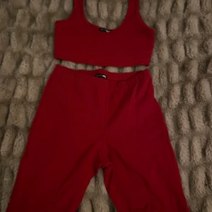Red biker short set - Superfint det från fashionnova aldrig använd