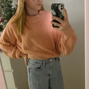 Råda stickad tröja - Stickad tröja från hm, stretchig, lite längre armar, bra skick.