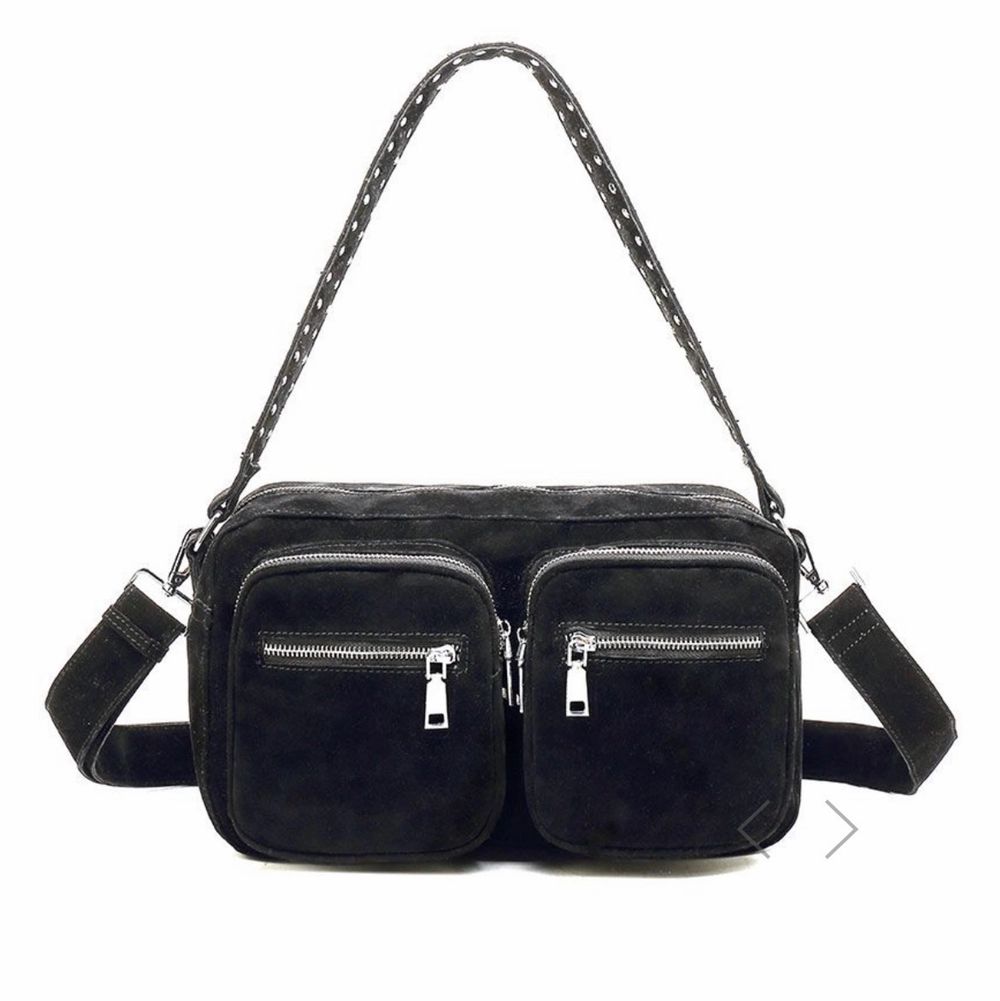 Supersnygg noella väska, helt oanvänd fick hem den idag! Beställde tyvärr fel storlek på denna snygga väska, väskan är endast öppnad och ej använd! Skickas i dess dustbag! Orginalpris: 729kr. Väskor.