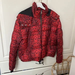 Jacka från Zara, storlek M - Storlek M, men passar även än som brukar ha S