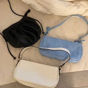 Väskor - Knappt aldrig använda, svarta väskan kostar 129kr resten 60kr/, svarta såld