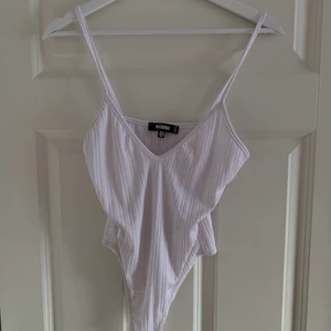 Bodysuit  - Bodysuit från Missguided i storlek 38, 30kr 🤍