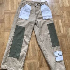 Baggy Jeans - Säljer dessa snygga baggy byxorna, inte kommit till användning någon gång så säljer dem.köpt för 325 kr.