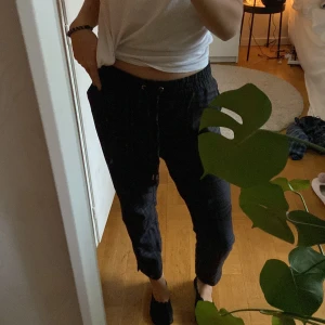 Byxor🤍 - Rutiga byxor från hm💙 jag är 172 lång