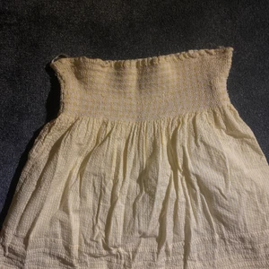 Topp utan ärmar - Gul söt topp som även kan användas som kjol