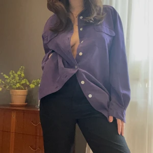 Oversized skjorta  - Snygg skjorta som aldrig kommer till användning. Är en S för referenser. 