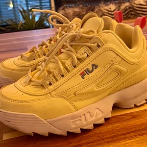 Puma Distrptor kids gula - Väldigt lite använda skor i storlek 37