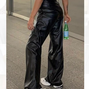 Skinnbyxor  - Super coola skinnbyxor från Zara. Använda 2 gånger så nyskick 