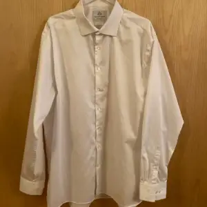 Two service work shirts, never used, completely new by The Shirt Factory. One size 48 and one 46. One for 600 or both for 1000kr. message me in case of interest in only 1.