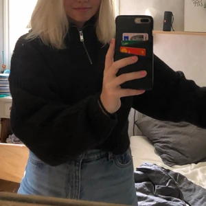 Stickad tröja - Svart stickad tröja med dragkedja från Gina tricot🤍 storlek S, frakten kostar 62 kr