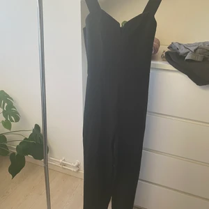 Byxdress från H&M, strl 36 - Byxdress från H&M i storlek 36💕