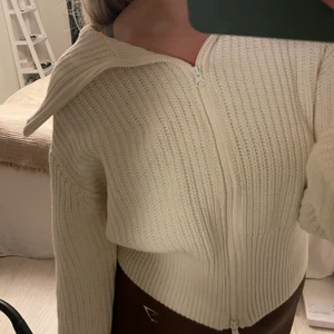 Tröja - Säljer denna tröjan ifrån Gina tricot. Storlek XL men ganska liten i storleken har M i vanliga fall. köparen står för frakten🤍