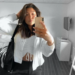 Tröja - En jättefin tröja men med ett jättelitet hål i sidan av ryggen❤️❤️