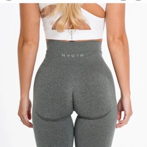 Nvgtn tights  - Säljer as snygg nvgtn tights i storlek S då den inte längre kommer till användning längre. Tightsen formar rumpa så braa😍 Skicka dm för mer bilder ❤️