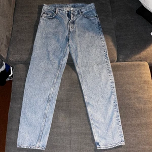 Weekday Jeans Barrel - Weekday Jeans modell Barrel Cold Blue. Använda fåtal gånger, är i väldigt bra skick. storlek 31/32