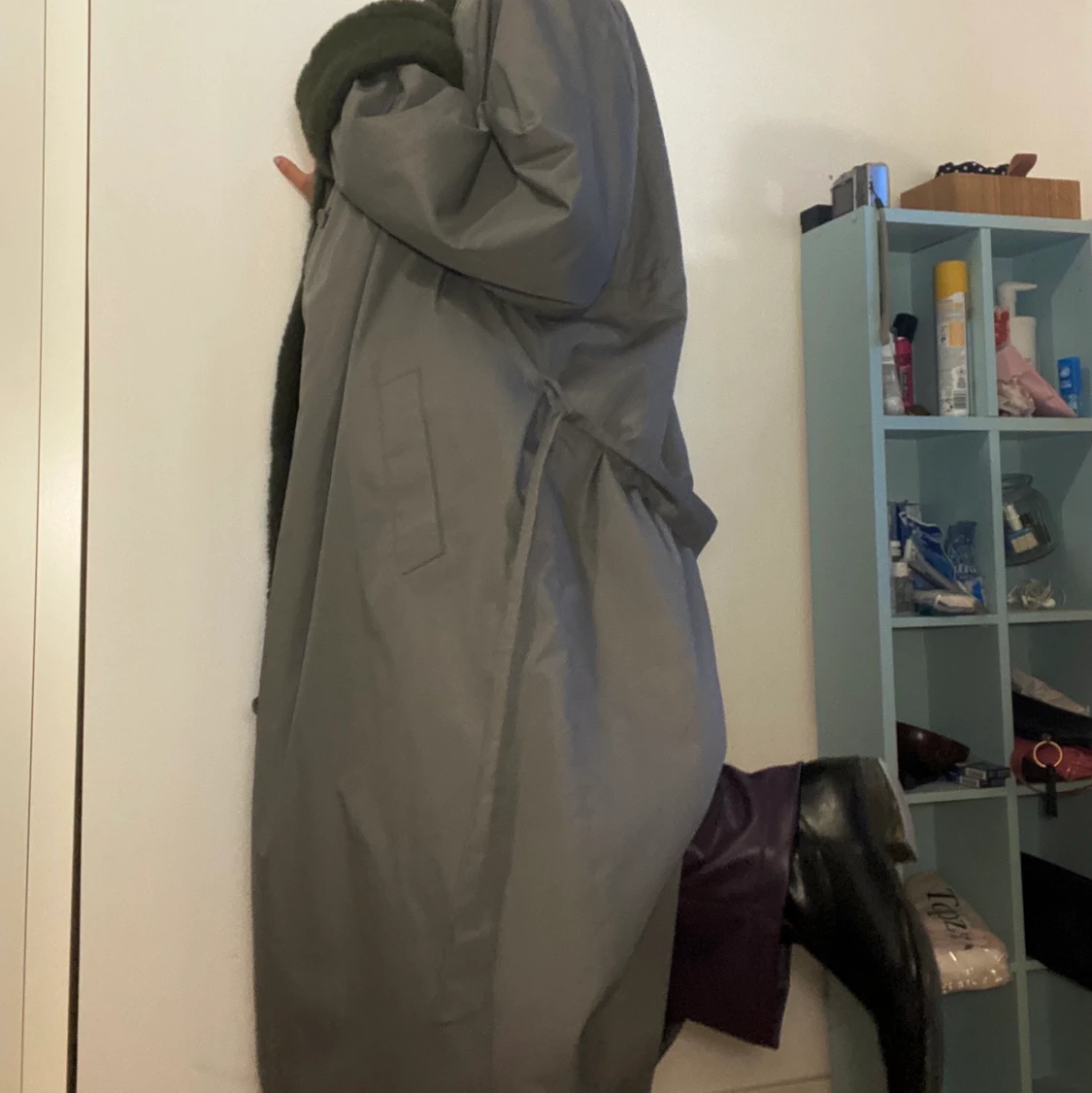 Fodrad trenchcoat med pälsdetaljer - 91