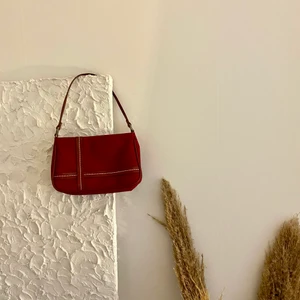 Cool väska  - En cool väska i ”vintagestil” från Hm❤️‍🔥 den är använd två gånger så den är i superbra skick🥰