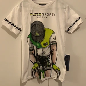 T-shirt - T-shirt med tryck från spanska Mayoral. Helt nytt kollektionsprov 