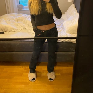 Jeans - Mörkblå vintage jeans. Frakt tillkommer