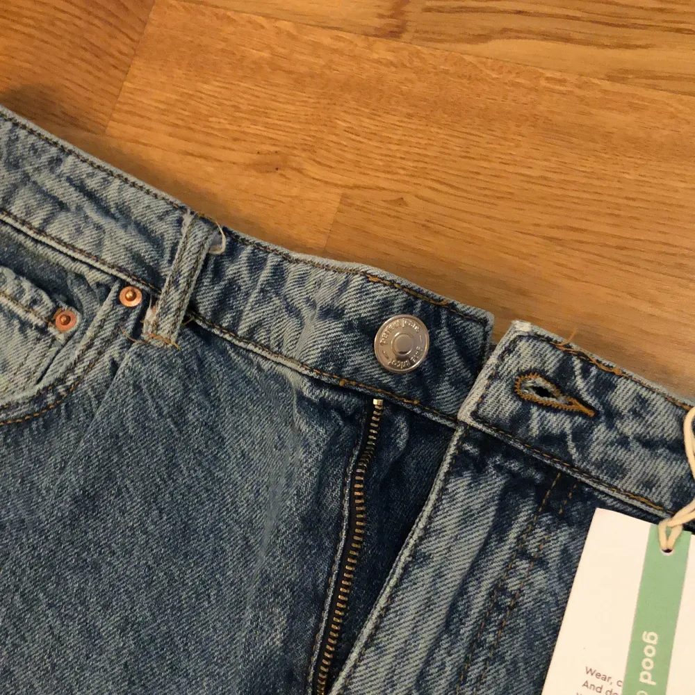 Helt nya jeans från Gina Tricot. Loose fit strl. 42. Nypris 549, aldrig använda . Jeans & Byxor.
