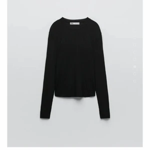 Oanvänd tröja zara s - Säljer denna superfina tröjan som passar till allt möjligt. Helt oanvänd med prislappen kvar. Köpt för 229kr, säljer för 150kr