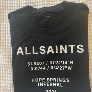 T-shirt från All Saints - Oanvänd