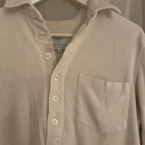 Nikben terry - Säljer nikben skjorta i modellen terry i off white, storlek M☁️ pris kan sänkas vid snabb affär
