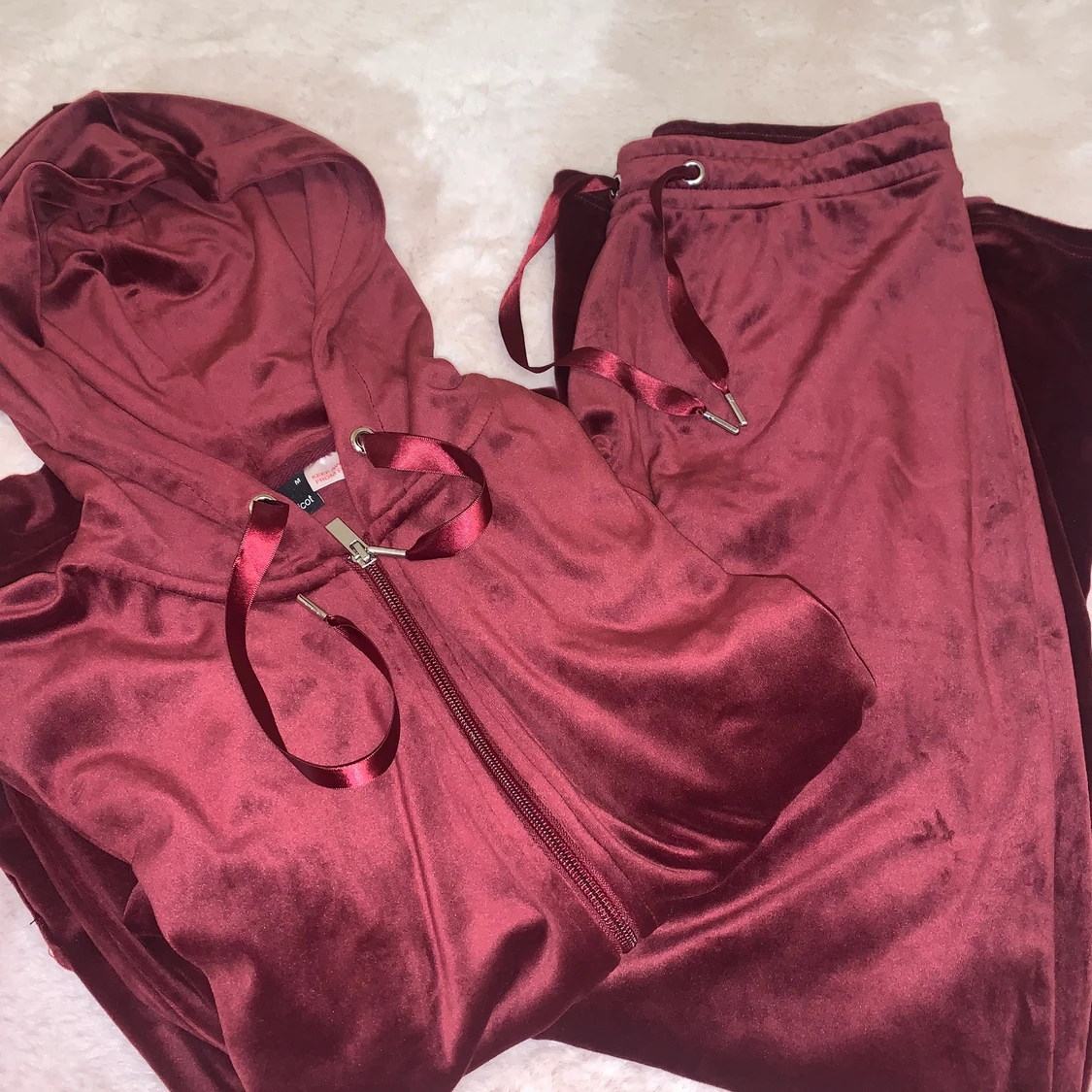 Vinröd Ginatricot Mjukissett