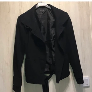 Snygg höst jacka! - Snygg höst jacka! Storlek XS och är ifrån bik bok.