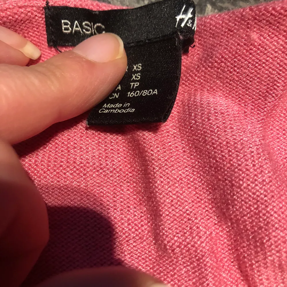 Rosa tröja H&M en allround tröja på höst/vinter bh till och vår/sommar utan bh.. Tröjor & Koftor.