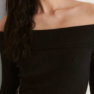 Offshoulder  - Nyskick tröja från NA-KD 