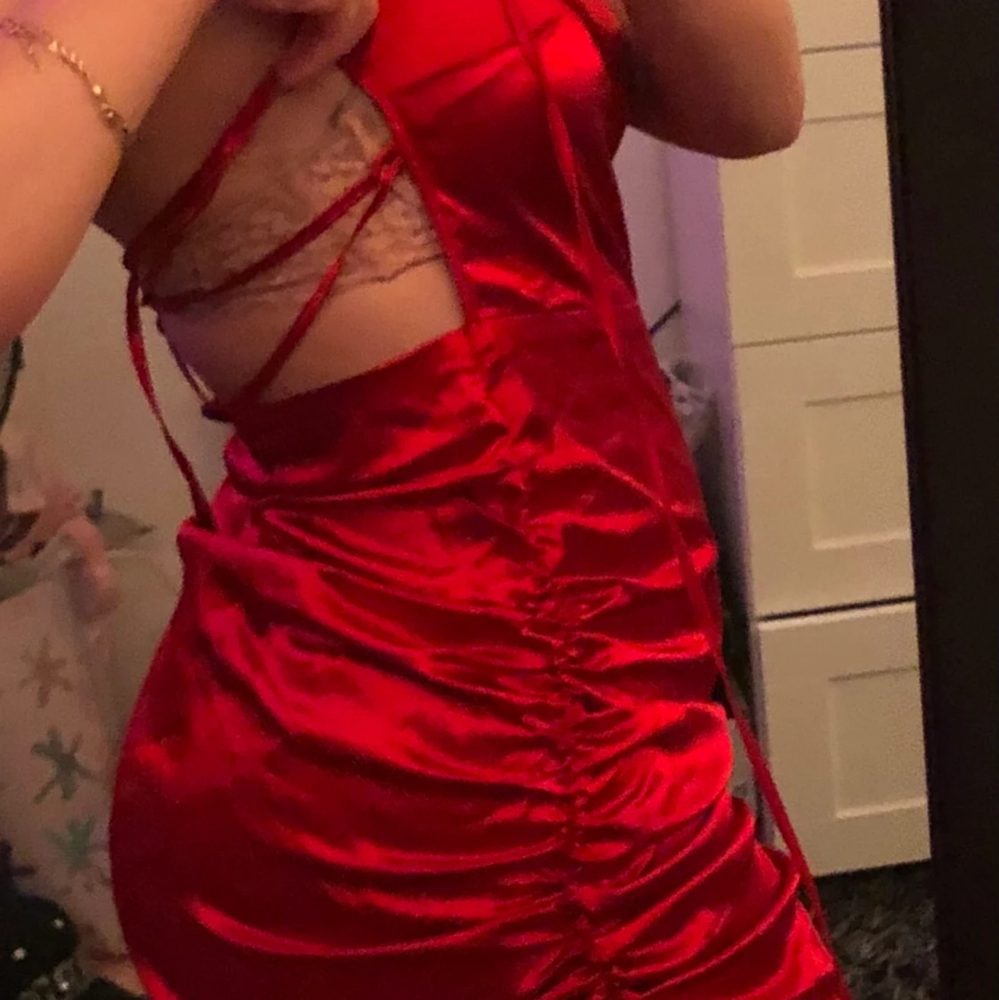 röd satin klänning - 90