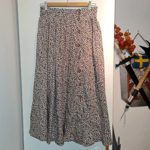 Helt ny blommönstrad långkjol - Lång kjol, så vacker!