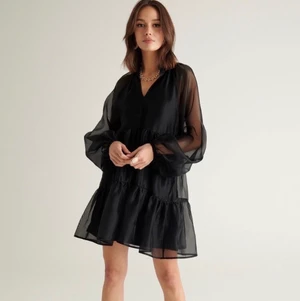 Klänning  - Volangklänning i så fint tyg. Från Bianca ingrossos kollektion💓💓