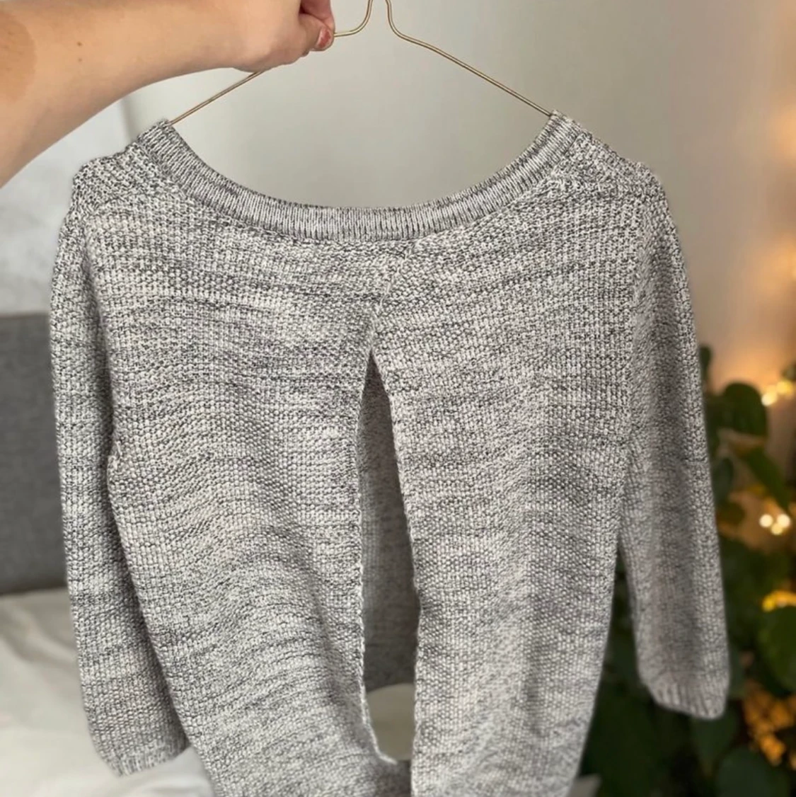 Stickad tröja med öppen rygg - 90