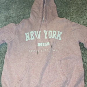 Hoodie - Jag äslkar faktiskt denna men det blir att jag aldrig använder den så hoppas att den hittar ett nytt hem💕 