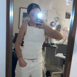 Scrunch linne - Det fina linne är lite för stort för mig på bystet så jag hoppas att den kan få att nytt hem! Kvaliten är väldigt bra och den är super skön