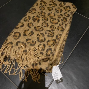 Halsduk ny - Superfin halsduk från h&m. Aldrig använd, prislapp kvar! Slutsåld!