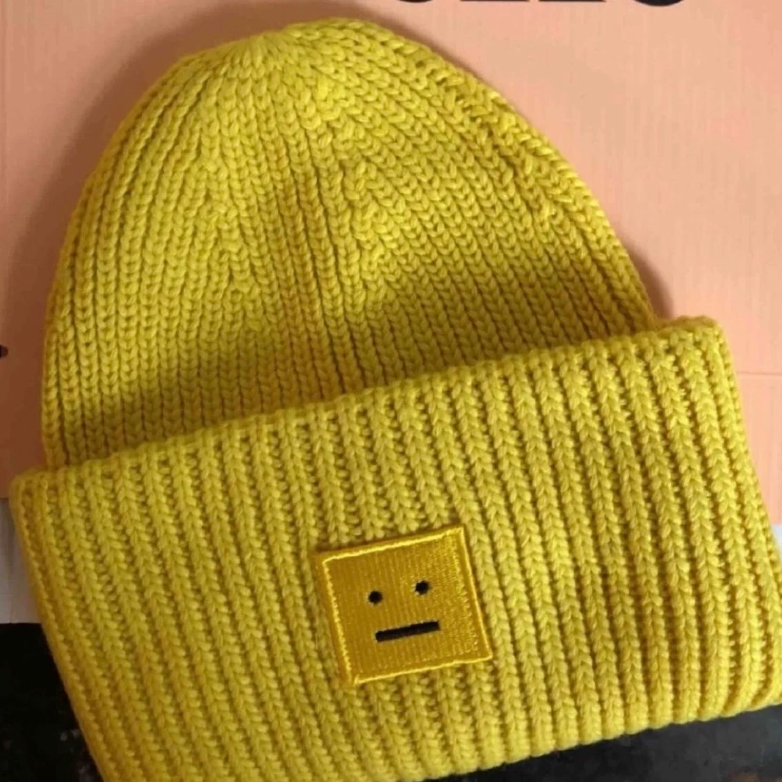 Acne mössa äkta. Skriv för pris