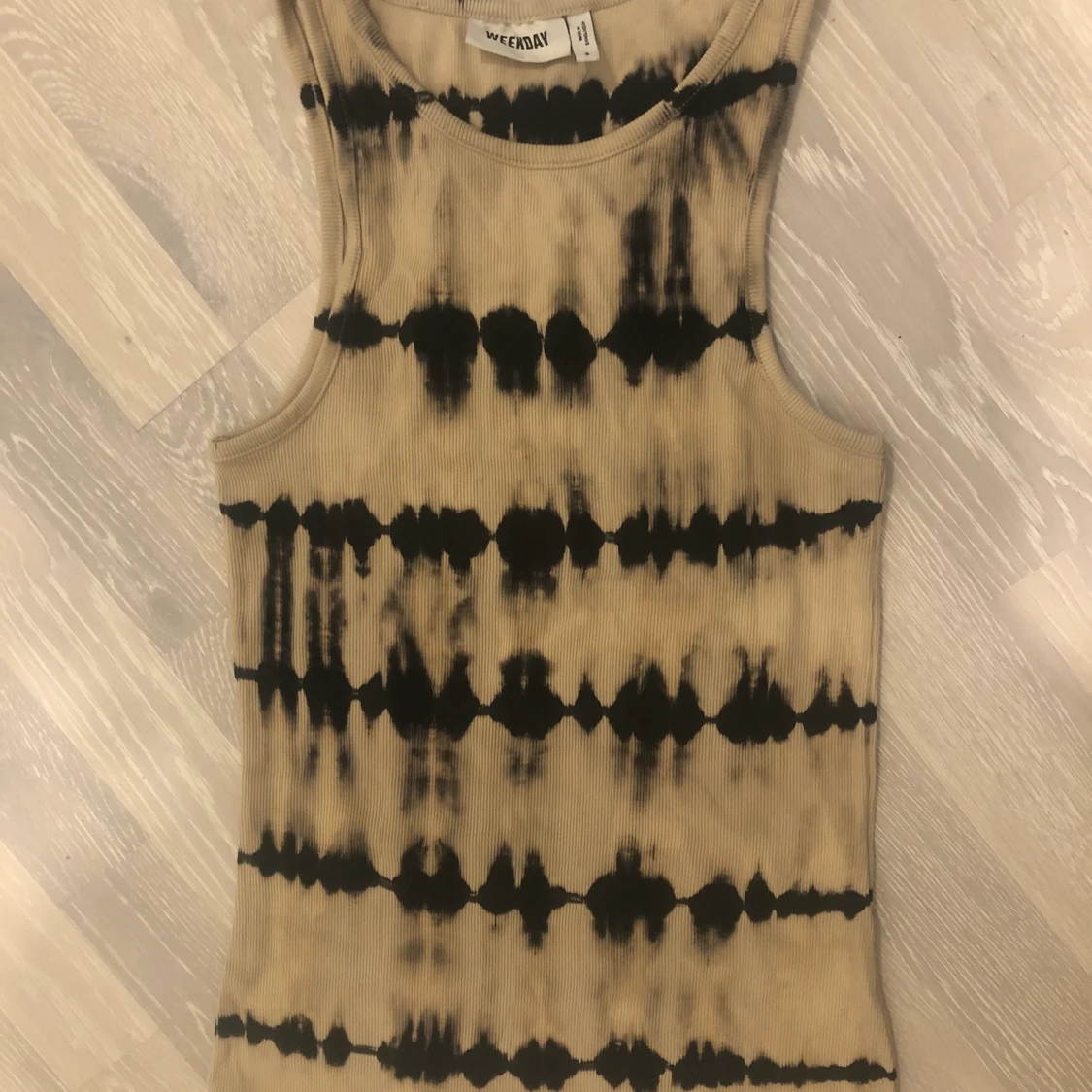 Weekday linne tiedye