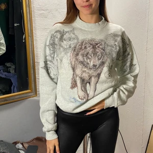 Vintage Unbranded Wolf Print Sweater - Made in USA / Size: M / Length: 66cm / Pit to Pit: 52cm / Arm Length: 60cm / Condition: 8,5/10 / minor stain on arm