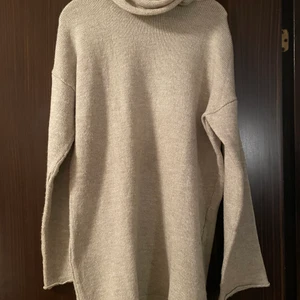 Stickad klänning - Helt ny stickad klänning från NA-KD, Hannalicious kollektion. Storlek xs men är oversized 🥰