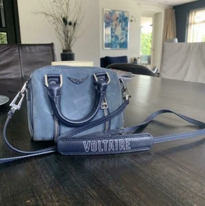 Zadig Sunny blue suede bag - Intressekoll på denna fina eftertraktade väskan ifrån zadig, säljer endast  vid bra bud!! bud från 2100kr, slutsåld!! Höj med 20kr köp direkt för 2500