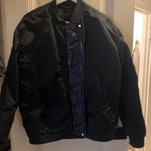 Bomberjacka från Maison Scotch  - Nyskick, använd fåtal gånger. Strl. S! 